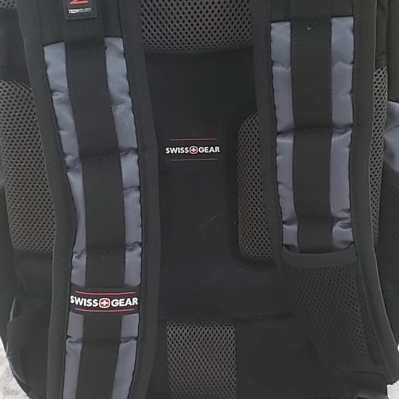 SwissGear by Wenger Computer  17" laptop/Backpack,/ organizer.x. - Picture 6 of 6